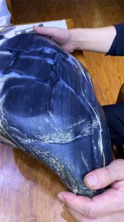 几十公斤的青花籽料,现场切开后,结局竟是这样的和田玉鉴定保养知识大
